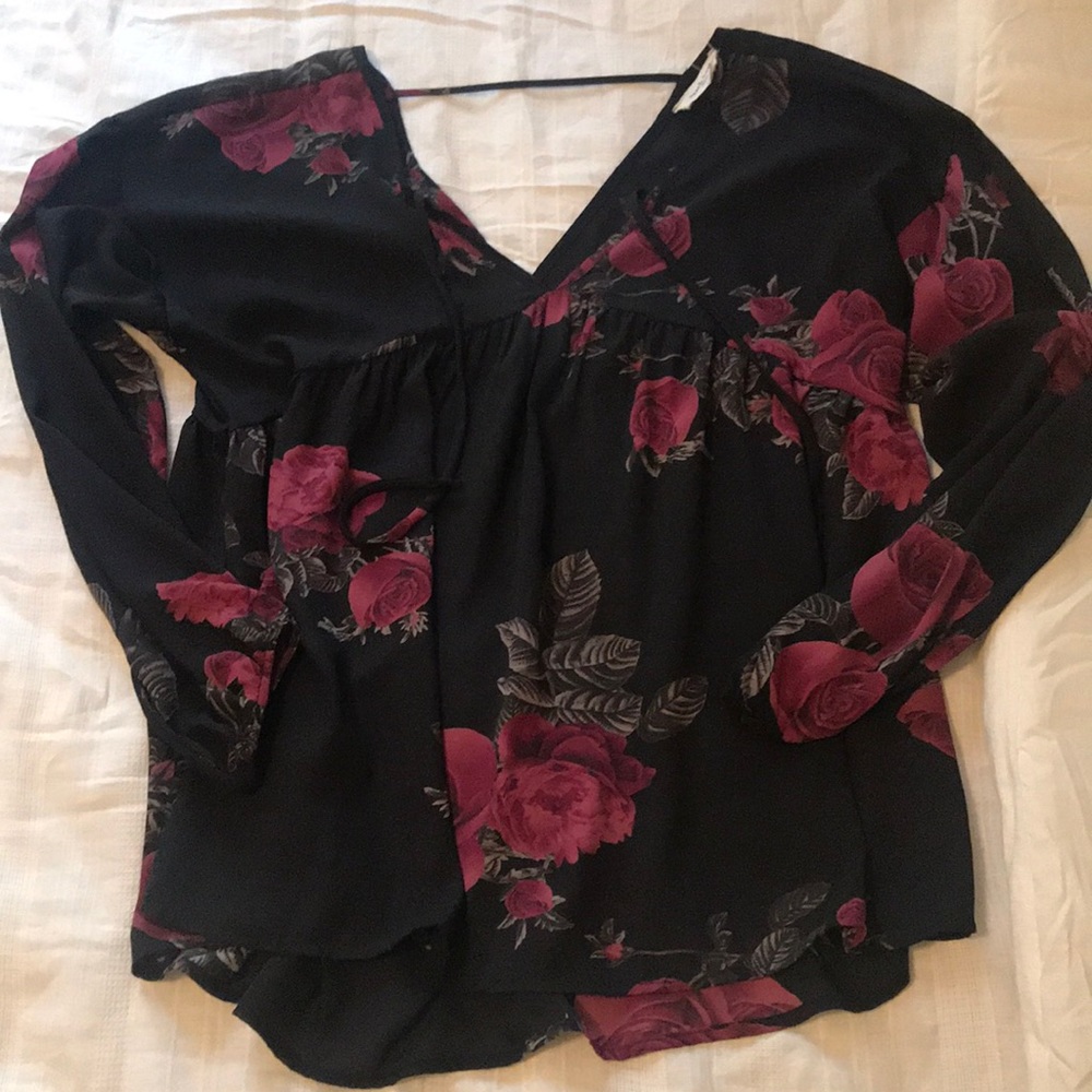 Black/Burgundy Rose - Blouse - Size Small